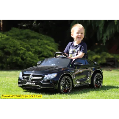 Mercedes C63S AMG s 2,4G, jednomístný, vínová metalíza Mercedes C63S AMG s 2,4G, jednomístný, vínová metalíza