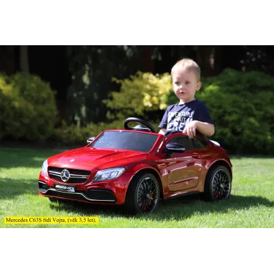 Mercedes C63S AMG s 2,4G, jednomístný, vínová metalíza Mercedes C63S AMG s 2,4G, jednomístný, vínová metalíza
