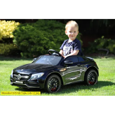 Mercedes C63S AMG s 2,4G, jednomístný, vínová metalíza Mercedes C63S AMG s 2,4G, jednomístný, vínová metalíza