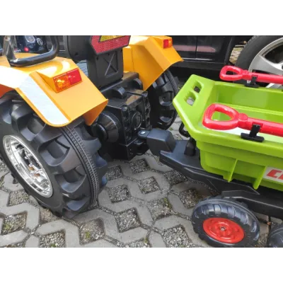 Traktor Big Farm s 2,4G zelený nebo žlutý + 4 kolový vlek zelený, modrý nebo vlek s cisternou Traktor Big Farm s 2,4G zelený nebo žlutý + 4 kolový vlek zelený, modrý nebo vlek s cisternou