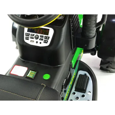 Traktor Hello s 2,4G, gumovými nafukovacími koly, cisternovým vlekem a stříkačkou, zelený Traktor Hello s 2,4G, gumovými nafukovacími koly, cisternovým vlekem a stříkačkou, zelený