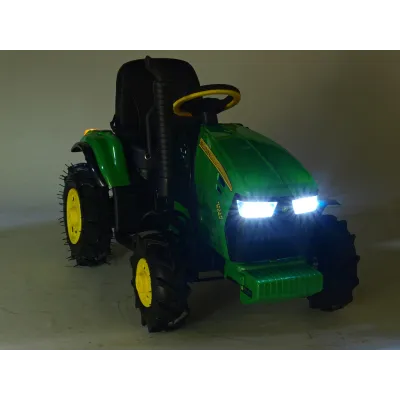 Traktor Hello s 2,4G, gumovými nafukovacími koly, cisternovým vlekem a stříkačkou, zelený Traktor Hello s 2,4G, gumovými nafukovacími koly, cisternovým vlekem a stříkačkou, zelený