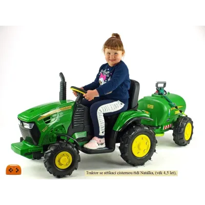 Traktor Hello s 2,4G, gumovými nafukovacími koly, cisternovým vlekem a stříkačkou, zelený Traktor Hello s 2,4G, gumovými nafukovacími koly, cisternovým vlekem a stříkačkou, zelený