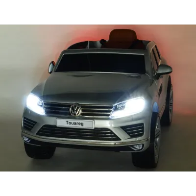 Volkswagen Touareg s 2,4G, vínová metalíza Volkswagen Touareg s 2,4G, vínová metalíza
