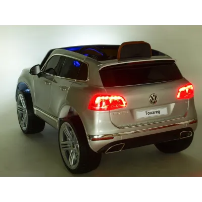Volkswagen Touareg s 2,4G, vínová metalíza Volkswagen Touareg s 2,4G, vínová metalíza