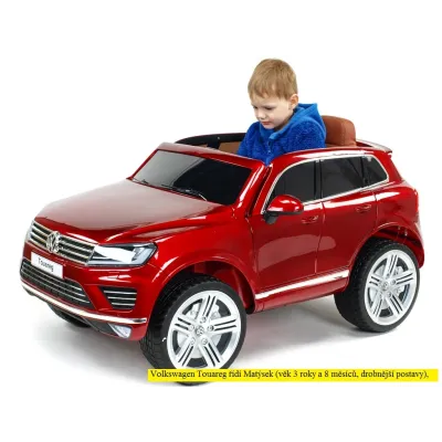 Volkswagen Touareg s 2,4G, vínová metalíza Volkswagen Touareg s 2,4G, vínová metalíza