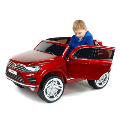 Volkswagen Touareg s 2,4G, vínová metalíza Volkswagen Touareg s 2,4G, vínová metalíza