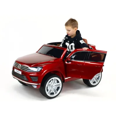 Volkswagen Touareg s 2,4G, vínová metalíza Volkswagen Touareg s 2,4G, vínová metalíza