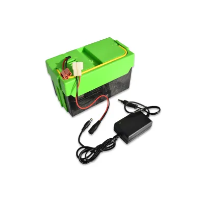 Náhradní box s 2x bateriemi 12V/7Ah pro autíčka 4x4, s nabíjením mimo auta Náhradní box s 2x bateriemi 12V/7Ah pro autíčka 4x4, s nabíjením mimo auta