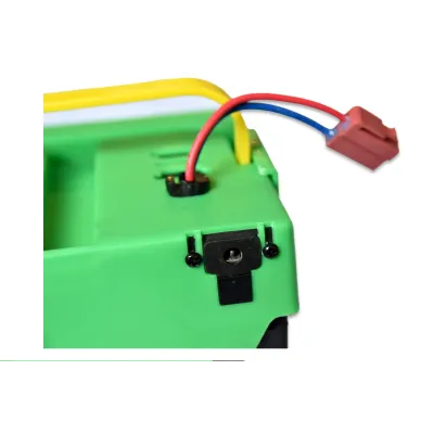 Náhradní box s 2x bateriemi 12V/7Ah pro vozítka 4x4, se 2 možnostmi nabíjením mimo vozítka Náhradní box s 2x bateriemi 12V/7Ah pro vozítka 4x4, se 2 možnostmi nabíjením mimo vozítka