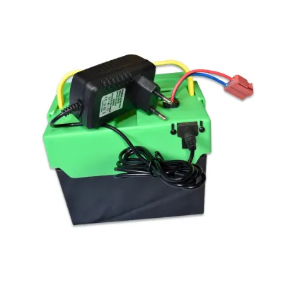 Náhradní box s 2x bateriemi 12V/7Ah pro vozítka 4x4, se 2 možnostmi nabíjením mimo vozítka Náhradní box s 2x bateriemi 12V/7Ah pro vozítka 4x4, se 2 možnostmi nabíjením mimo vozítka