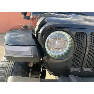 Elektrické autíčko Jeep Wrangler, Jednomístné, černé, Koženková sedadla, Rádio s Bluetooth přehrávačem, SD / USB vstup, Pohon 4x