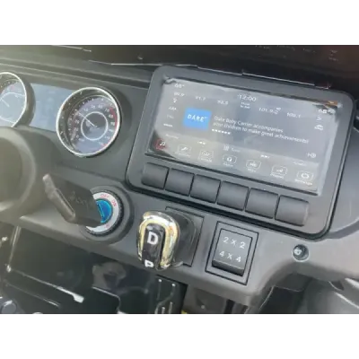 Elektrické autíčko Jeep Wrangler, Jednomístné, černé, Koženková sedadla, Rádio s Bluetooth přehrávačem, SD / USB vstup, Pohon 4x