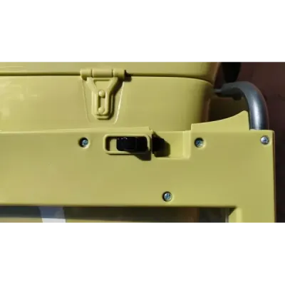Elektrické autíčko USA ARMY 4×4 – žluté, 3‑místné