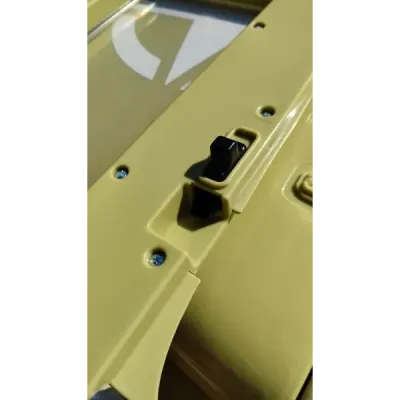 Elektrické autíčko USA ARMY 4×4 – žluté, 3‑místné