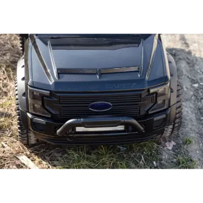 Elektrické autíčko Ford Super Duty 24V černé, Dvoumístné, Pohon 4X4 s vysoce výkonnými 24V motory a odpružením, Dvojité zadní EV