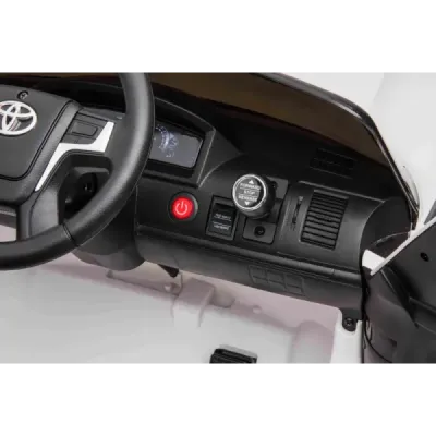 Elektrické autíčko Toyota Landcruiser 12V, bílé, Koženkové sedátko, 2,4 GHz dálkové ovládání, USB/AUX Vstup, Odpružení