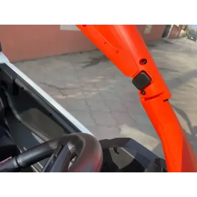 Elektrické autíčko Can-am Maverick, zelený, dvoumístné, odpružená zadní náprava, 2,4 Ghz dálkové ovládání, přenosná baterie, 4 x