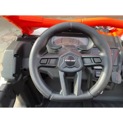 Elektrické autíčko Can-am Maverick, zelený, dvoumístné, odpružená zadní náprava, 2,4 Ghz dálkové ovládání, přenosná baterie, 4 x