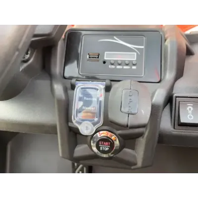 Elektrické autíčko Can-am Maverick, zelený, dvoumístné, odpružená zadní náprava, 2,4 Ghz dálkové ovládání, přenosná baterie, 4 x