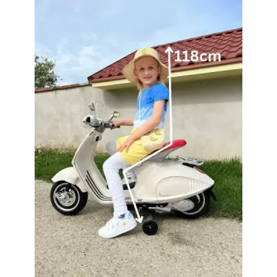 Elektrická motorka Vespa 946 i se zpětným chodem, bílé, s pomocnými koly, Licencované, Lithiová baterie, 2x 30W Motor, Koženkové