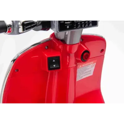 Elektrická motorka Vespa 946 i se zpětným chodem, bílé, s pomocnými koly, Licencované, Lithiová baterie, 2x 30W Motor, Koženkové