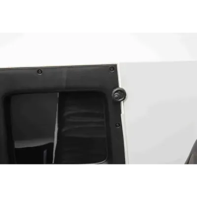 Elektrické autíčko Mercedes-Benz G63 AMG 4x4² Dvoumístné 12V, bílé, MP3 Přehrávač s USB/AUX vstupem, Pohon 4x4, Baterie 12V14Ah,