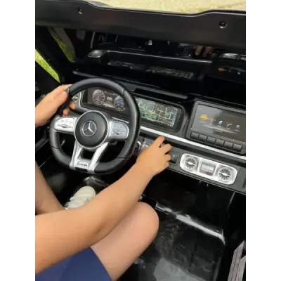 Elektrické autíčko Mercedes-Benz G63 AMG 4x4² Dvoumístné 12V, bílé, MP3 Přehrávač s USB/AUX vstupem, Pohon 4x4, Baterie 12V14Ah,