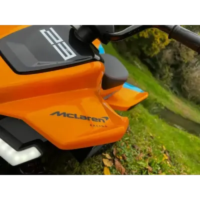 Licencovaná elektrická čtyřkolka McLaren Racing MCL 12V 4X4, černá, měkká EVA kola, DÁLKOVÉ OVLÁDÁNÍ, koženkové sedátko, odpruže