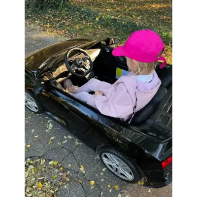 Elektrické autíčko Audi R8 SPYDER Dvoumístné 24V, černé, MP3 Přehrávač s USB/AUX a Bluetoothem, Baterie 24V/14Ah, 2 x 200W Motor