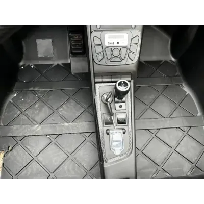 Elektrické autíčko Audi R8 SPYDER Dvoumístné 24V, červené, MP3 Přehrávač s USB/AUX a Bluetoothem, Baterie 24V/14Ah, 2 x 200W Mot Elektrické autíčko Audi R8 SPYDER Dvoumístné 24V, červené, MP3 Přehrávač s USB/AUX a Bluetoothem, Baterie 24V/14Ah, 2 x 200W Mot
