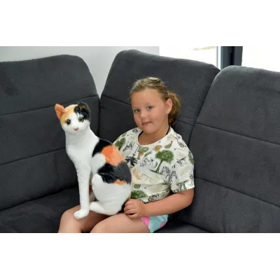 Plyšová sedící kočka Micka calico, výška 45cm Plyšová sedící kočka Micka calico, výška 45cm