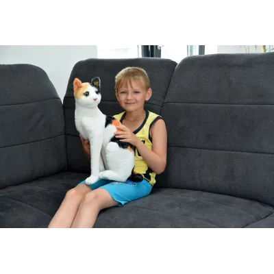Plyšová sedící kočka Micka calico, výška 45cm Plyšová sedící kočka Micka calico, výška 45cm