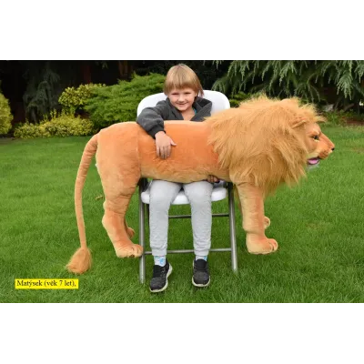 Plyšový stojící lev, délka 178cm, výška 66cm Plyšový stojící lev, délka 178cm, výška 66cm