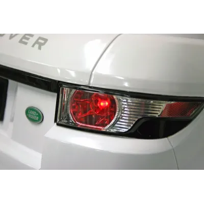 Elektrické SUV Range Rover Evoque s dálkovým ovládáním, zvukové a světelné LED efekty, 12V, bílý Elektrické SUV Range Rover Evoque s dálkovým ovládáním, zvukové a světelné LED efekty, 12V, bílý